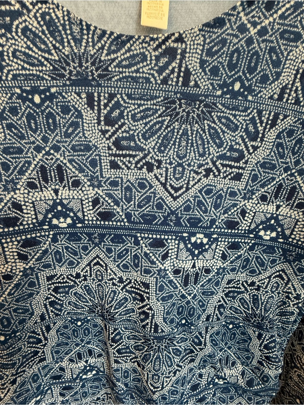 Chico’s Blue Geometric Kaleidoscope Print Mesh Lined Top Size 1 Long Sleeve - Picture 5 of 12